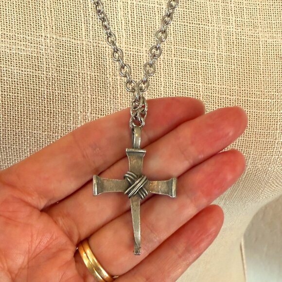 Artisan Rustic Nail Cross Vintage Unisex - Picture 1 of 5